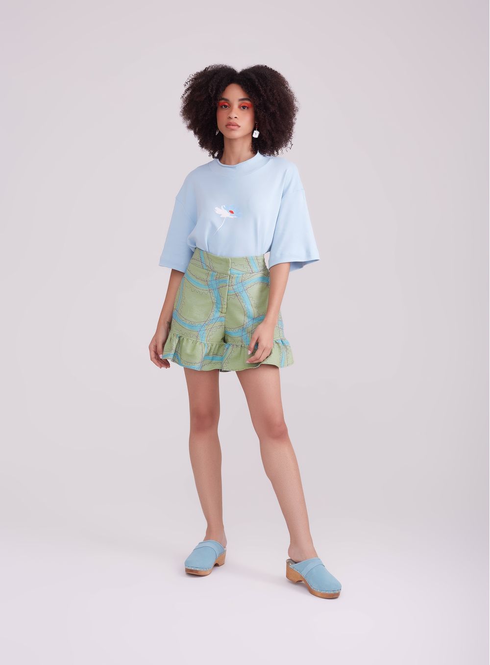 CAMISETA_FLORET_TOCA_SHORTS_ELISA_SUPERFLUOUS-4